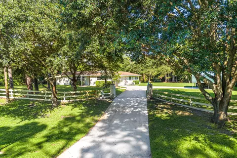 8645 Square Lake Dr, Palm Beach Gardens, FL 33418