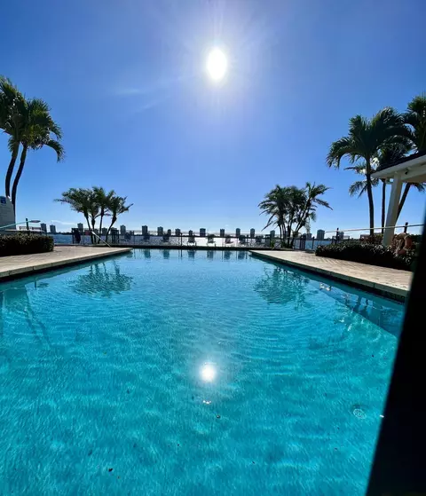 1105 Lake Shore Dr #104, Lake Park, FL 33403
