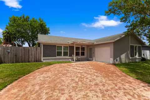 8621 NW 3rd St, Pembroke Pines, FL 33024