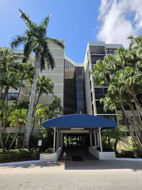 16300 Golf Club Rd, Weston, FL 33326