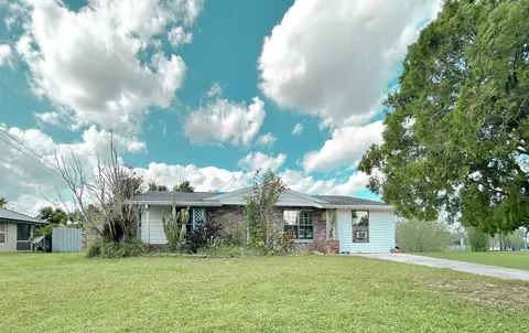 201 NW Floresta Dr, Port Saint Lucie, FL 34983