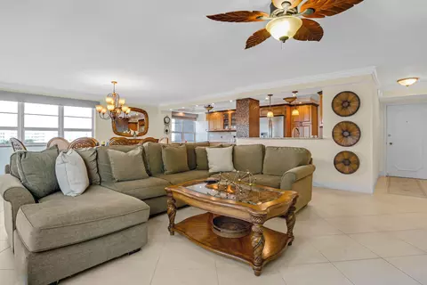 133 N Pompano Beach Blvd, Pompano Beach, FL 33062