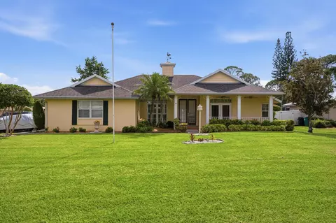 692 SW Ewing Ave, Port Saint Lucie, FL 34983