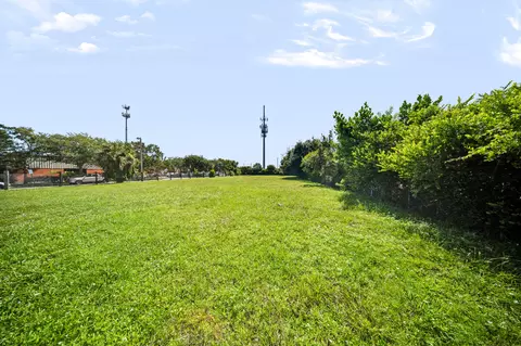 4382 Annette St, West Palm Beach, FL 33409