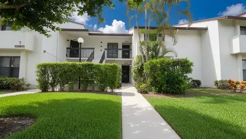 3555 Lucerne Park Dr, Greenacres, FL 33467