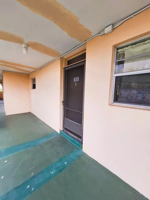 2900 NW 47th Ter #303B, Lauderdale Lakes, FL 33313