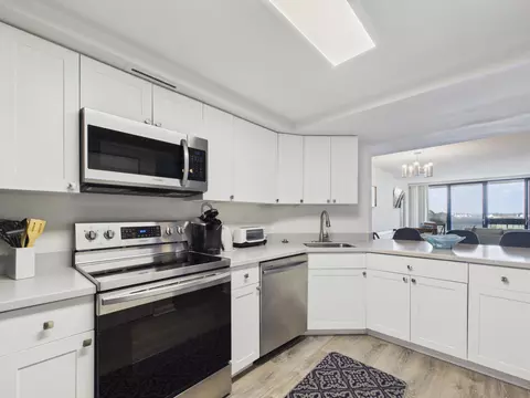 2400 Presidential Way #704, West Palm Beach, FL 33401