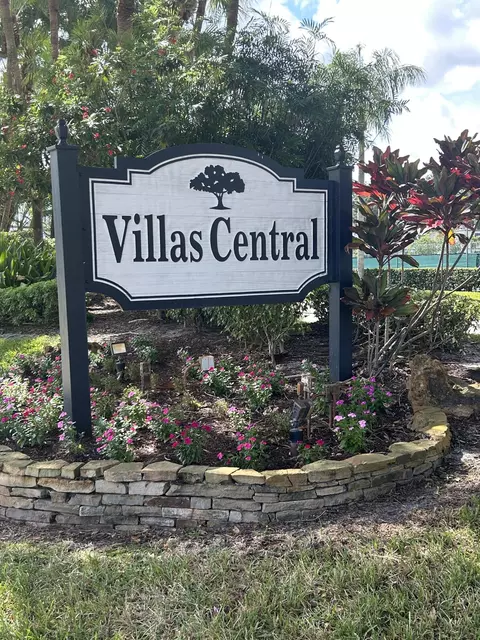 1390 E Golfview Dr, Pembroke Pines, FL 33026