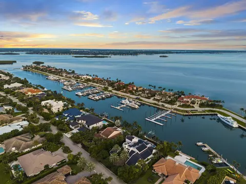 View/Area - 6854 SE Isle Way, Stuart, FL 34996 photo 10 of 17