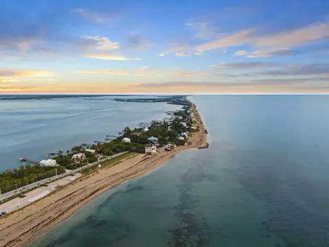 View/Area - 6854 SE Isle Way, Stuart, FL 34996 photo 12 of 17