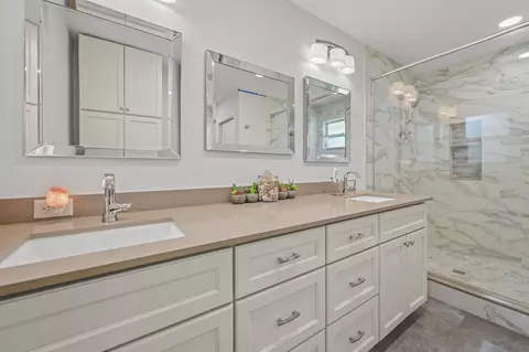 Bath - 1102 Kriss Ln, Jupiter, FL 33458 photo 2 of 4
