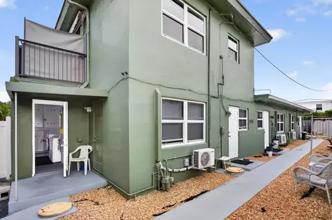 Exterior - 3404 Spring St, Pompano Beach, FL 33062 photo 9 of 12