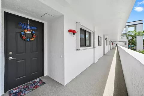 4725 Lucerne Lakes Blvd E #202, Lake Worth, FL 33467