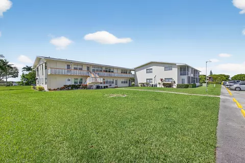 43 Easthampton B, West Palm Beach, FL 33417