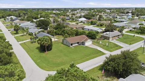 4057 SW Haycroft St, Port Saint Lucie, FL 34953