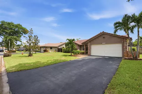 10666 NW 2nd Pl, Coral Springs, FL 33071