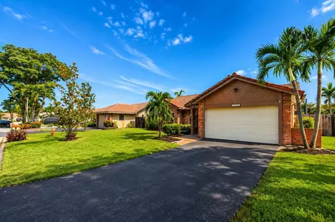 10666 NW 2nd Pl, Coral Springs, FL 33071
