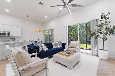 1071 Vintner Blvd, Palm Beach Gardens, FL 33410