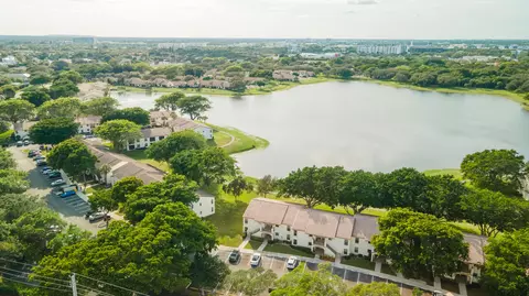 2900 Olivewood Ter #201, Boca Raton, FL 33431