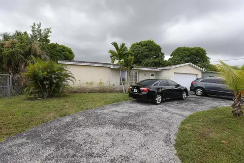 3132 NW 39th Ct, Lauderdale Lakes, FL 33309
