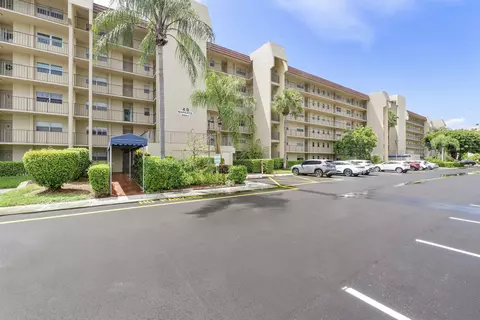 3590 Via Poinciana #107, Lake Worth, FL 33467