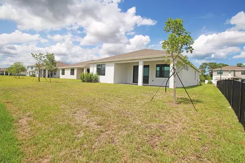 Exterior - 5929 SE Sky Blue Cir E, Stuart, FL 34997 photo 4 of 5