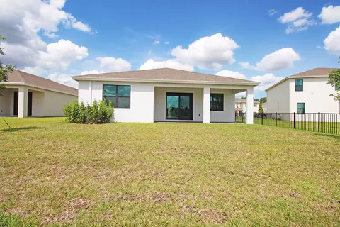 Exterior - 5929 SE Sky Blue Cir E, Stuart, FL 34997 photo 5 of 5