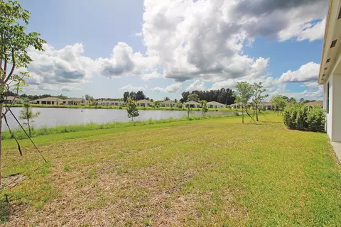 Exterior - 5929 SE Sky Blue Cir E, Stuart, FL 34997 photo 3 of 5