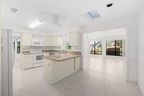 Kitchen - 1904 NW 22nd St, Stuart, FL 34994 photo 1 of 6