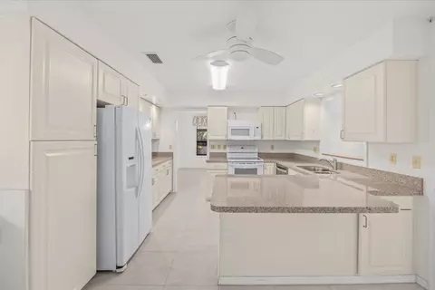 Kitchen - 1904 NW 22nd St, Stuart, FL 34994 photo 3 of 6
