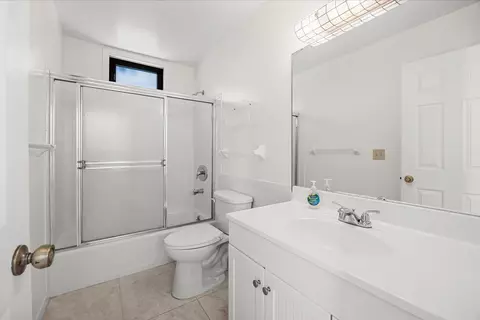 Bath - 1904 NW 22nd St, Stuart, FL 34994 photo 5 of 5