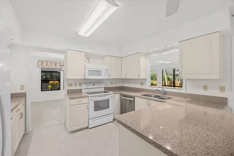Kitchen - 1904 NW 22nd St, Stuart, FL 34994 photo 4 of 6