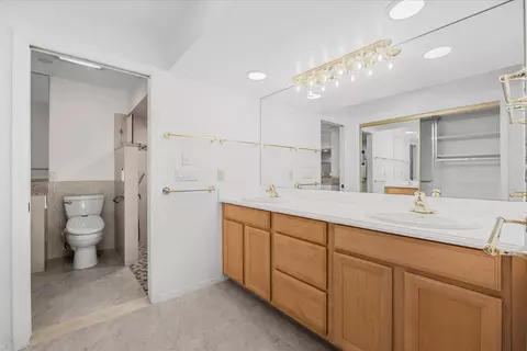 Bath - 1904 NW 22nd St, Stuart, FL 34994 photo 2 of 5