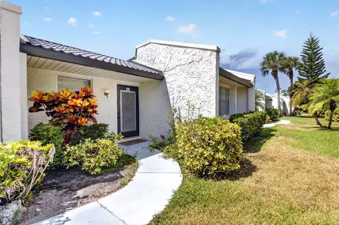 226 Lake Constance Dr #226, West Palm Beach, FL 33411