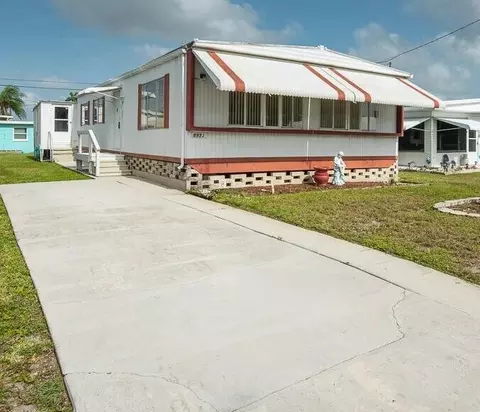 8933 Cypress St, Boynton Beach, FL 33436