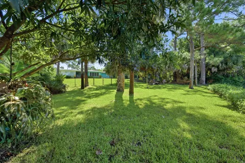 Exterior - 4916 SE Manatee Cove Rd, Stuart, FL 34997 photo 8 of 10