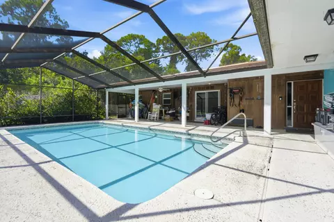 Exterior - 4916 SE Manatee Cove Rd, Stuart, FL 34997 photo 3 of 10
