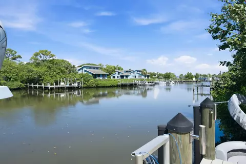 View/Area - 4916 SE Manatee Cove Rd, Stuart, FL 34997 photo 1 of 7