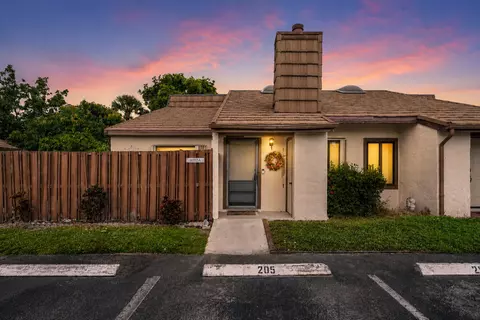 4012 Palm Bay Cir, West Palm Beach, FL 33406