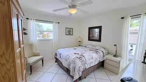 Bedroom - 310 SE 4th Ter, Dania Beach, FL 33004 photo 5 of 11