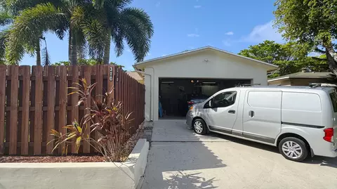 Exterior - 310 SE 4th Ter, Dania Beach, FL 33004 photo 15 of 18