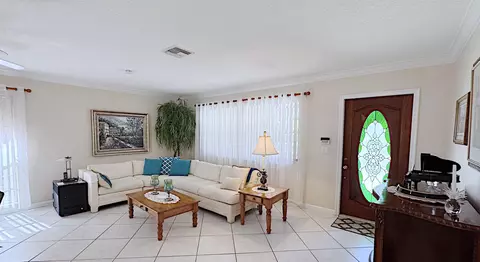 Living - 310 SE 4th Ter, Dania Beach, FL 33004 photo 1 of 6