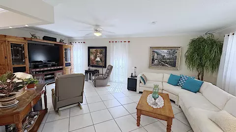 Living - 310 SE 4th Ter, Dania Beach, FL 33004 photo 3 of 6