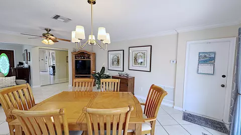 Dining - 310 SE 4th Ter, Dania Beach, FL 33004 photo 2 of 6