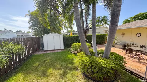 Exterior - 310 SE 4th Ter, Dania Beach, FL 33004 photo 14 of 18
