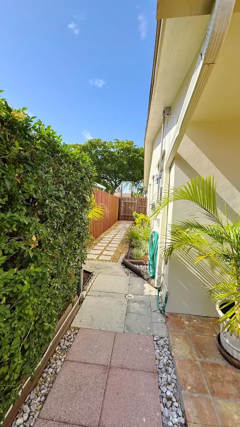 Exterior - 310 SE 4th Ter, Dania Beach, FL 33004 photo 17 of 18
