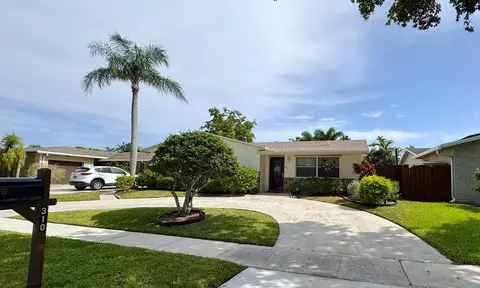 Exterior - 310 SE 4th Ter, Dania Beach, FL 33004 photo 5 of 18