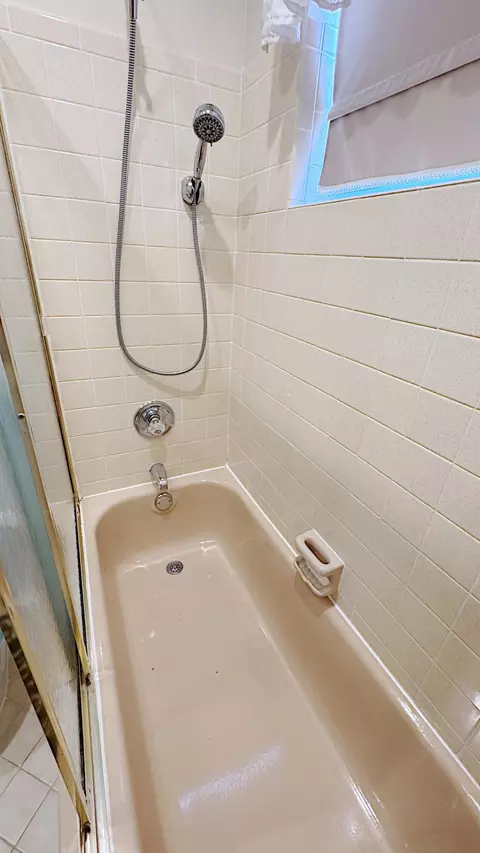 Bath - 310 SE 4th Ter, Dania Beach, FL 33004 photo 6 of 7