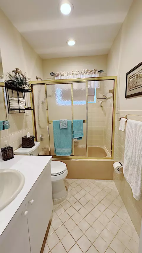 Bath - 310 SE 4th Ter, Dania Beach, FL 33004 photo 7 of 7