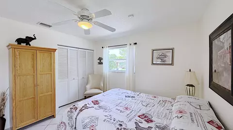 Bedroom - 310 SE 4th Ter, Dania Beach, FL 33004 photo 10 of 11